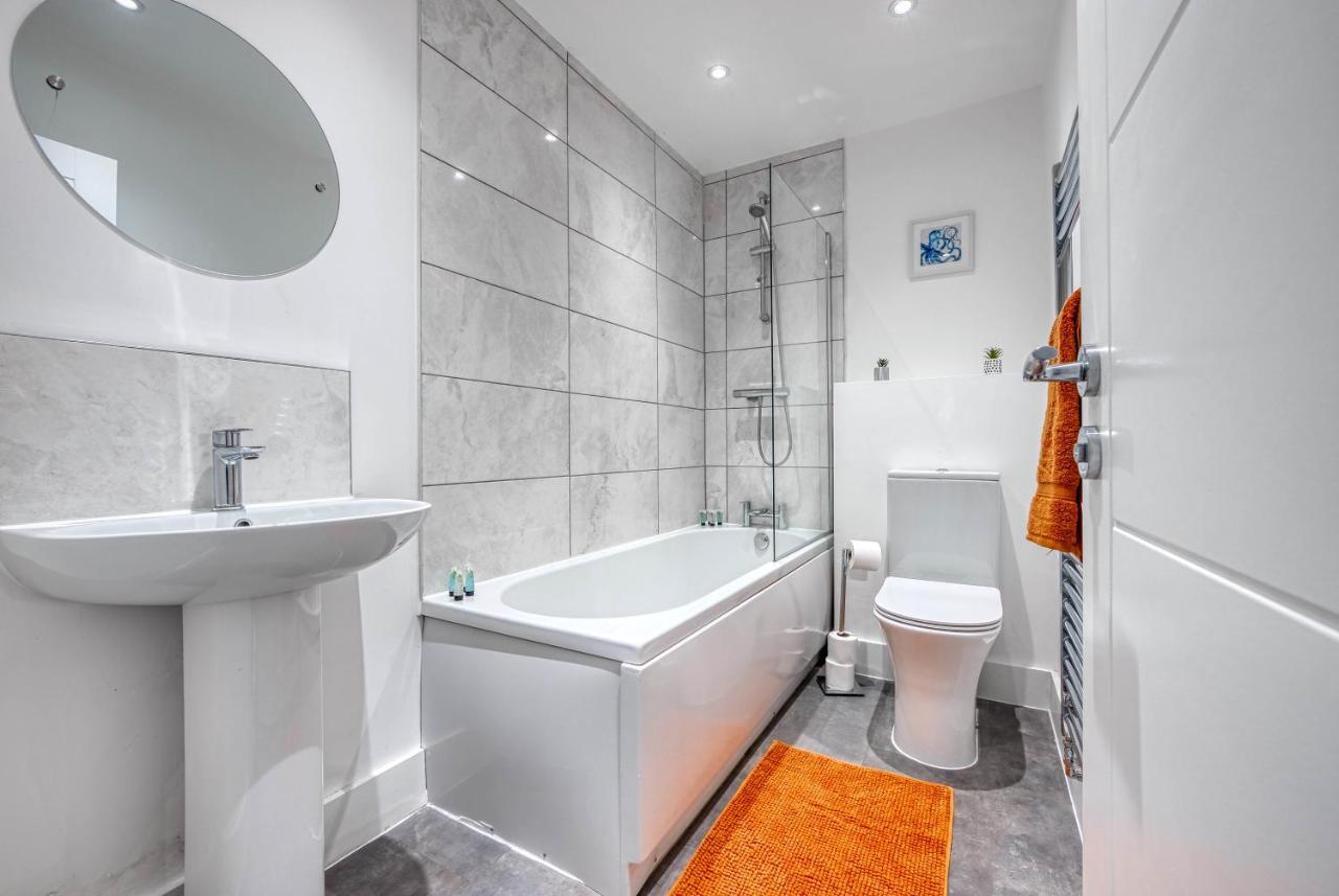 Luxurious Birmingham Home Private Parking Wifi - Near To Nec And Qeh エクステリア 写真